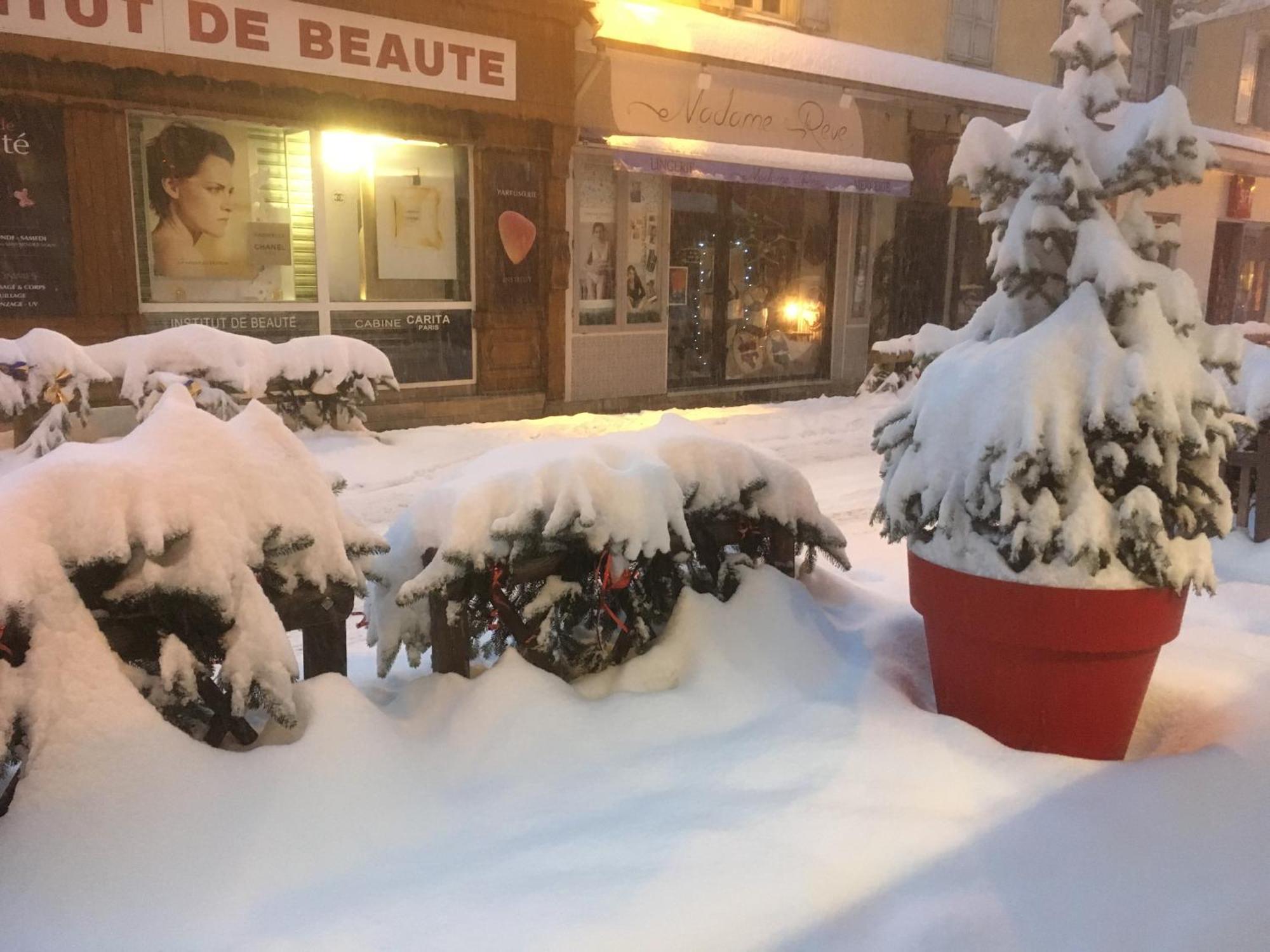 Hotel Restaurant De La Chaussee Μπριανσόν Εξωτερικό φωτογραφία